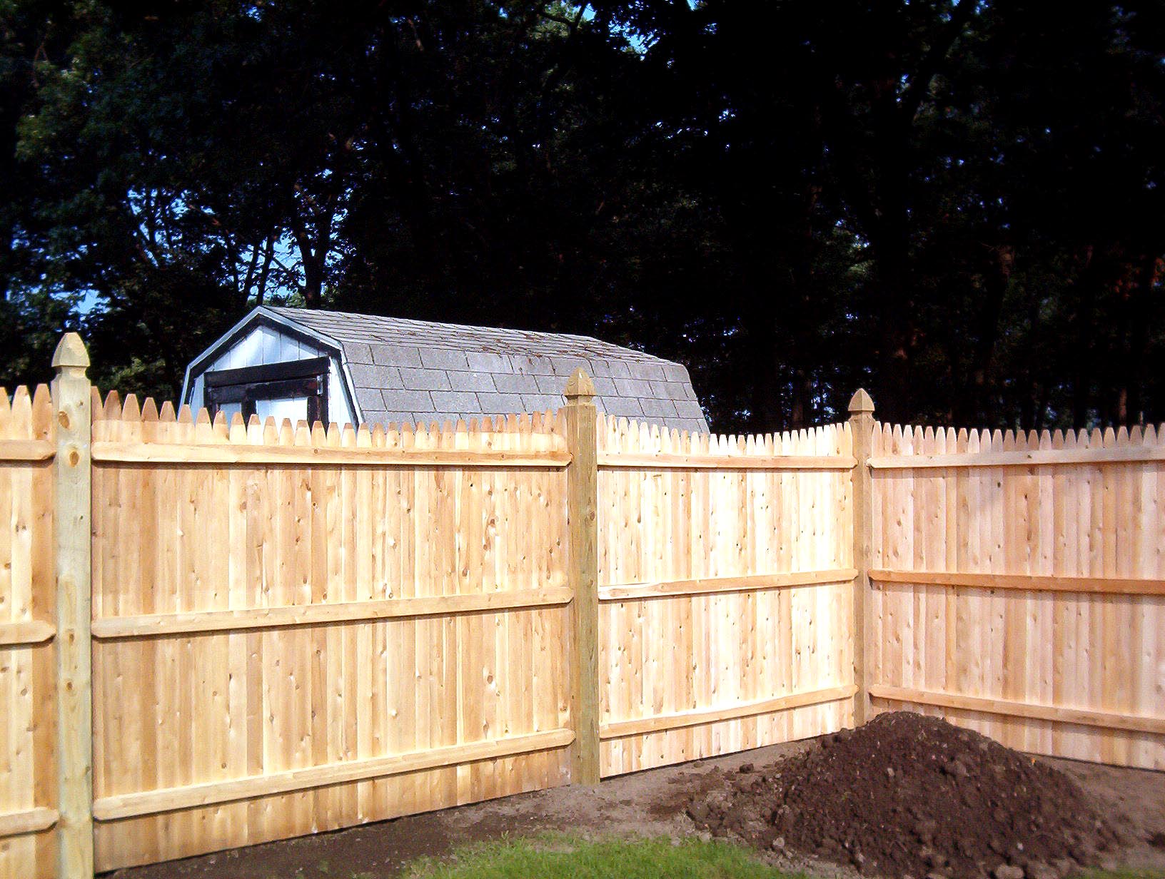 stockade w/ post caps